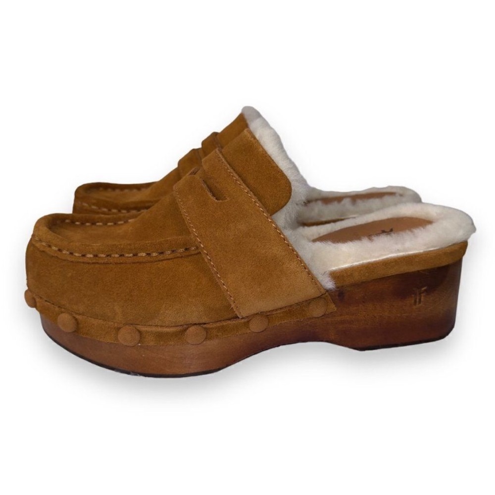 Frye Shearling Melody Leather Clogs in Walnut